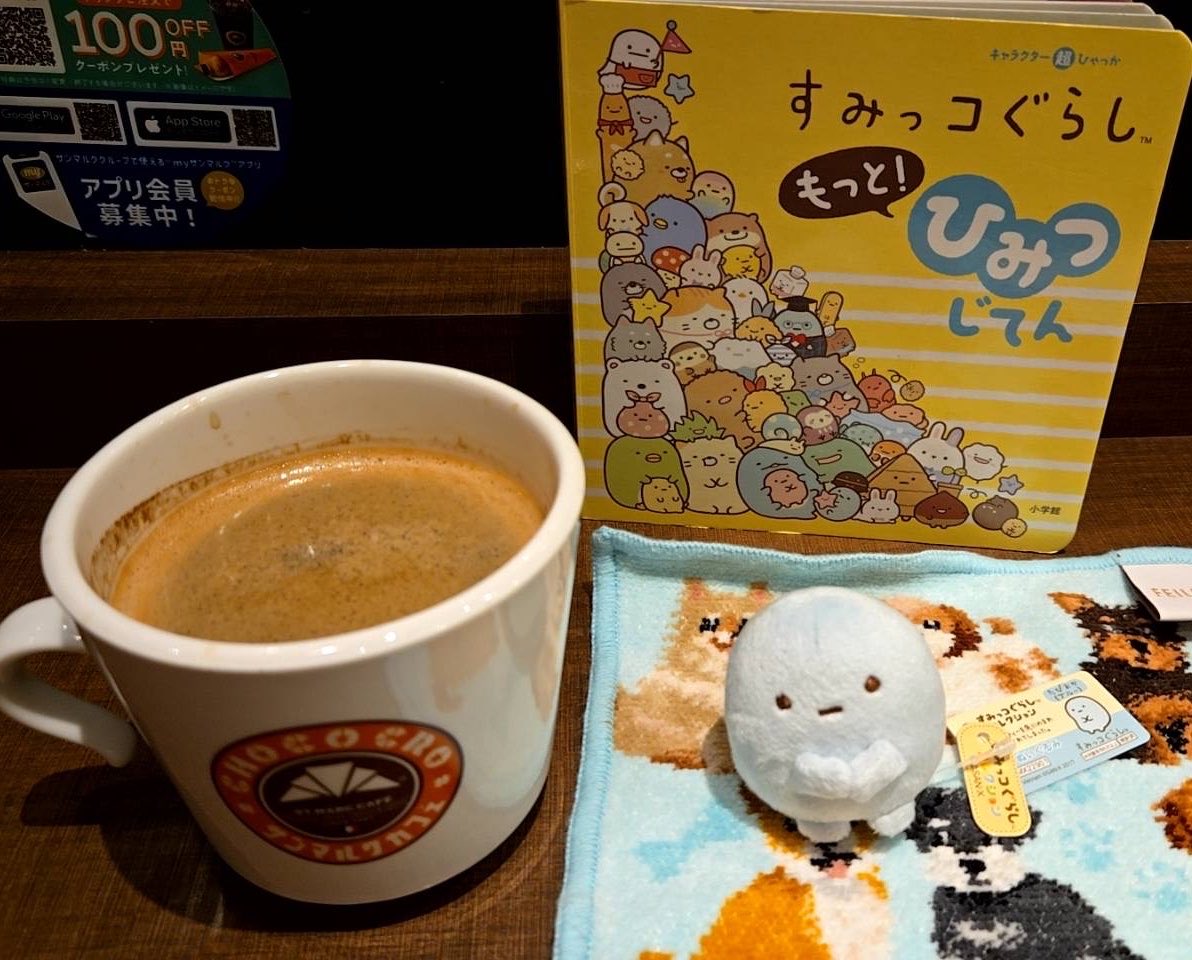 sumitter335's tweet photo. 一応見に来たら青たぴが最後の1匹でさみしそうだったのでお迎えしてしまった。ついでに本屋で　もっと！ひみつじてん　なるものを購入。 https://t.co/YG3f8uHPC7