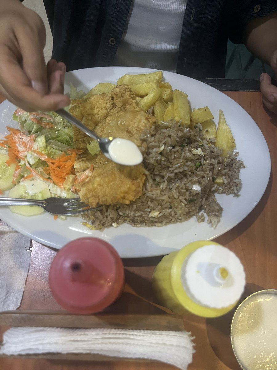 goeskthh's tweet photo. por otro lado, descubrí el mostrito y no lo solté más, los bts creen que vine a perú a verlos a ellos pero es mentira yo vine a comer https://t.co/wY0zWe3yGN