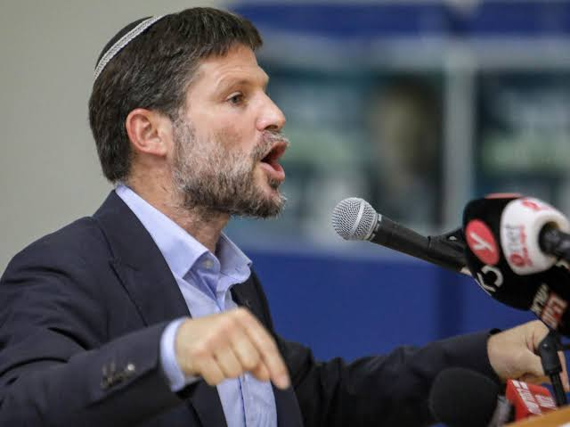 yekvucutcom's tweet photo. İsrailli Bakan Smotrich:

- "Mısır, eğer İsrail'e saldırırsa en azından Sina diye bir yer kalmaz."

Mısırlı Gazeteci Ahmed Musa:

- "Eğer bir çılgınlık yaparsanız İsrail diye bir yer kalmaz. 

120 milyon Mısırlı vatanı uğruna ölmeye hazırdır. Bir darbeye 10 katıyla karşılık veririz. 

Geçmişte (1973 zaferinde) bunu yapanlar yine yapar. Sina kırmızı çizgimizdir, tek bir karışına dahi yaklaşamazsınız."