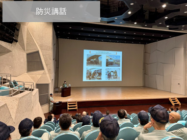 1log_nerima's tweet photo. 補給隊長です！八丈町で防災講話を実施させて頂きました。
町長・副町長を表敬訪問し、昨年入浴支援を行��た「ふれあいの湯」へ。今回は私が温かい温泉に癒されました！
当時お配りした第１師団シールも飾られておりました！
続くつながりに感謝。これからも地域ともに。
＃１後支 ＃防災の日 https://t.co/nKDONvmb5z