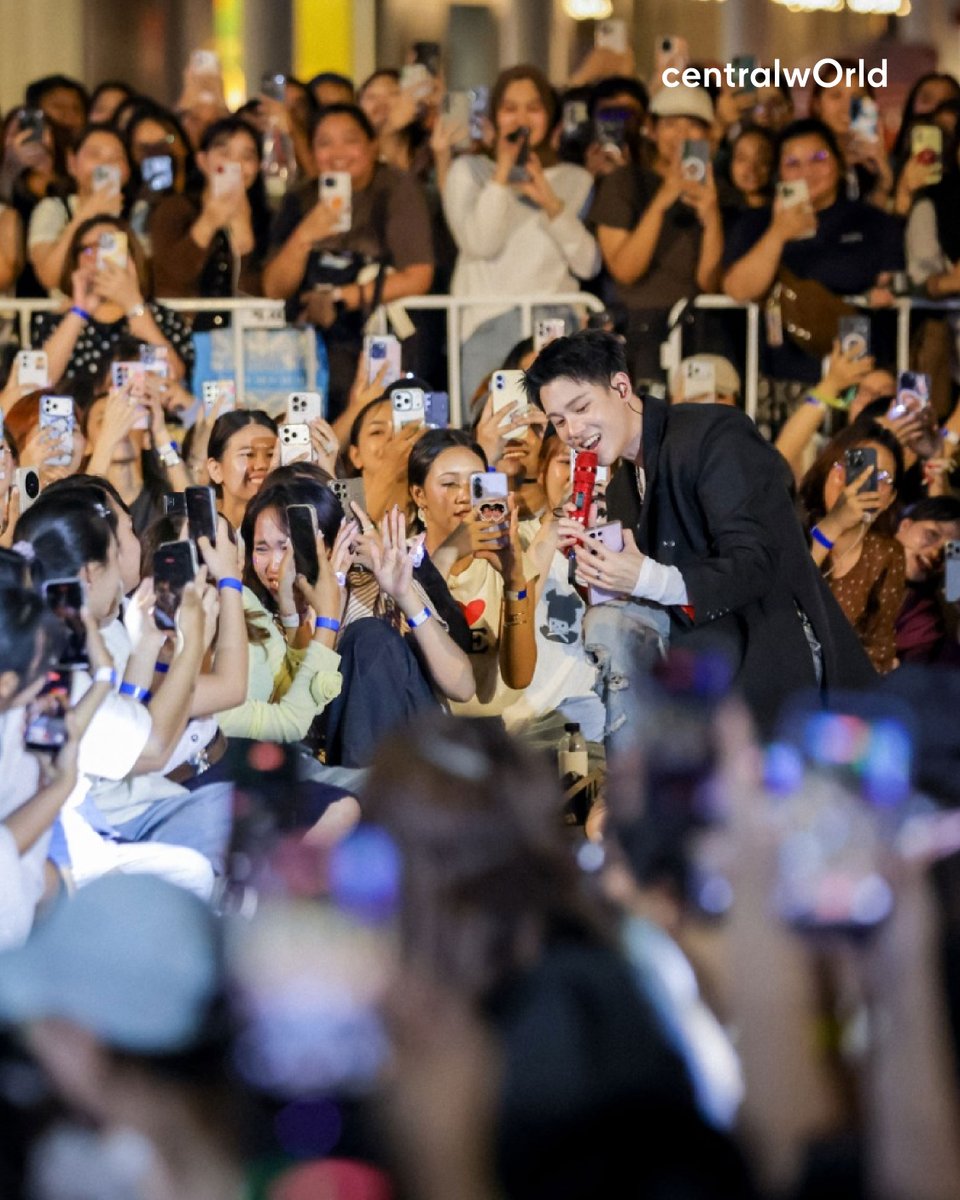 centralwOrld's tweet photo. เก็บตกภาพบรรยากาศ POLICE IN LOVE AN INTIMATE EXPERIENCE ที่เซ็นทรัลเวิลด์ ✨⭐️

PIL FAN INTIMACY
#PoliceinLoveFanEXP
#ที่รักสารวัตรเธียร์
#PoliceInLove
#YINWAR #centralwOrld https://t.co/OTfLKxnBXt