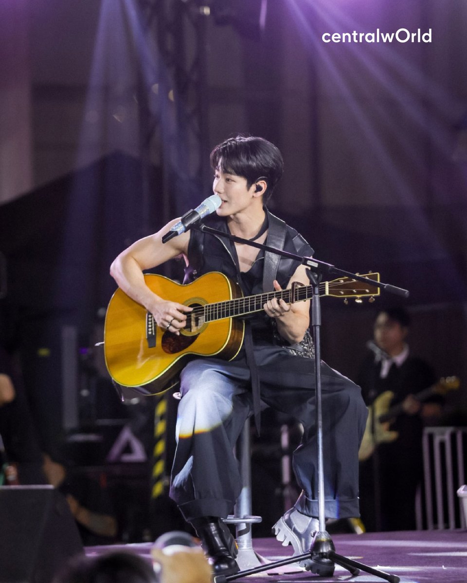 centralwOrld's tweet photo. เก็บตกภาพบรรยากาศ POLICE IN LOVE AN INTIMATE EXPERIENCE ที่เซ็นทรัลเวิลด์ ✨⭐️

PIL FAN INTIMACY
#PoliceinLoveFanEXP
#ที่รักสารวัตรเธียร์
#PoliceInLove
#YINWAR #centralwOrld https://t.co/OTfLKxnBXt