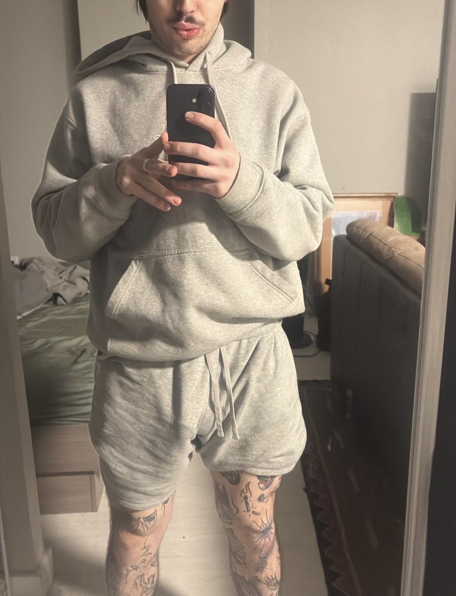 slutqc's tweet photo. nsfw intro not new just new account
25 | 6’1 | 180 lbs
i like working out, skating, reading &amp; cooking (:
i sell, not a buyer
looking for moots &amp; engagement
dms open (: https://t.co/95ubR09Xjj