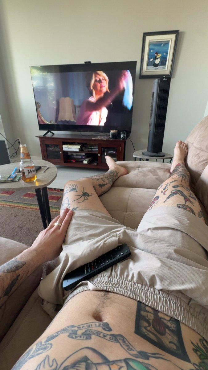 slutqc's tweet photo. nsfw intro not new just new account
25 | 6’1 | 180 lbs
i like working out, skating, reading &amp; cooking (:
i sell, not a buyer
looking for moots &amp; engagement
dms open (: https://t.co/95ubR09Xjj