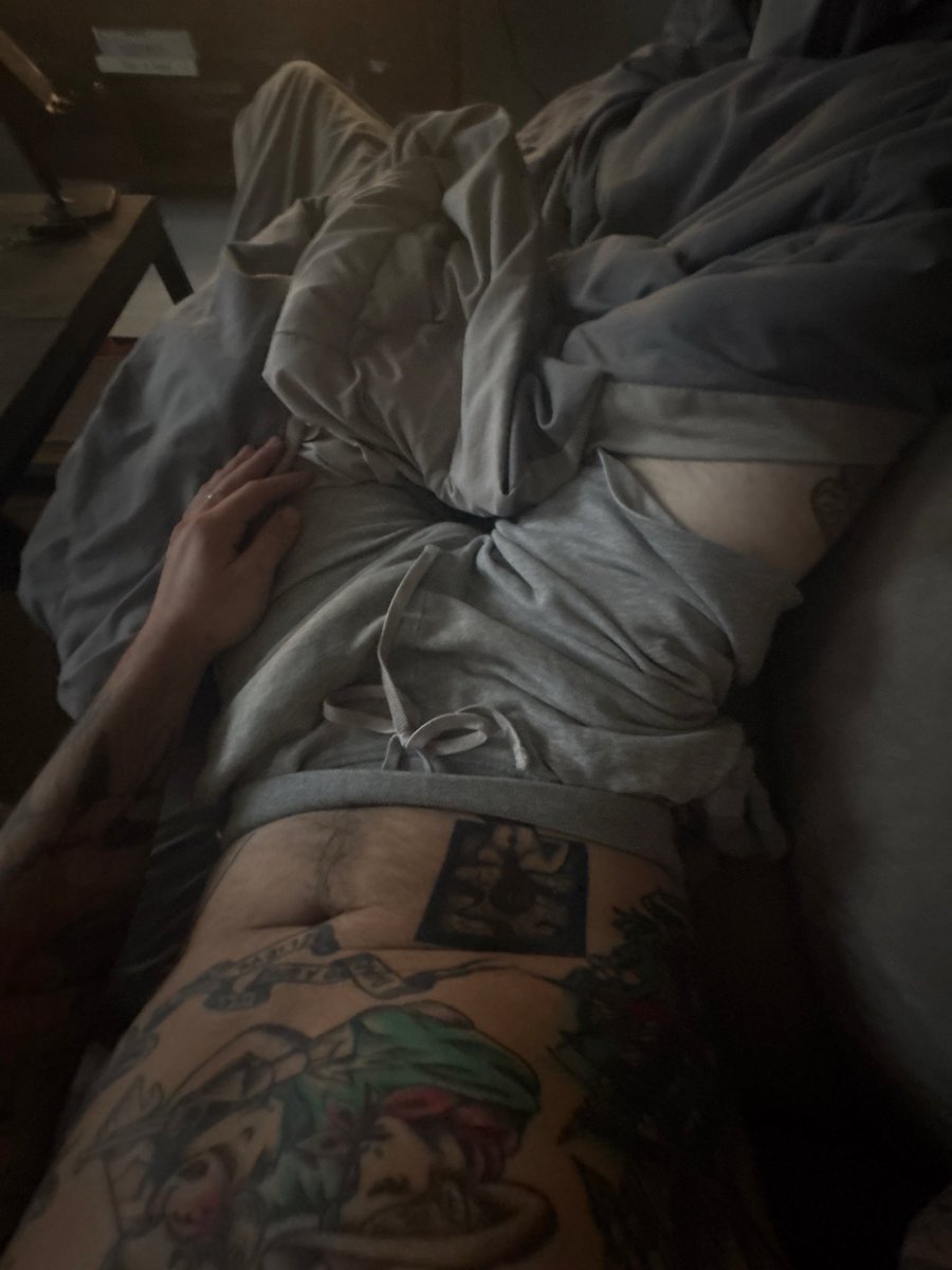 slutqc's tweet photo. nsfw intro not new just new account
25 | 6’1 | 180 lbs
i like working out, skating, reading &amp; cooking (:
i sell, not a buyer
looking for moots &amp; engagement
dms open (: https://t.co/95ubR09Xjj