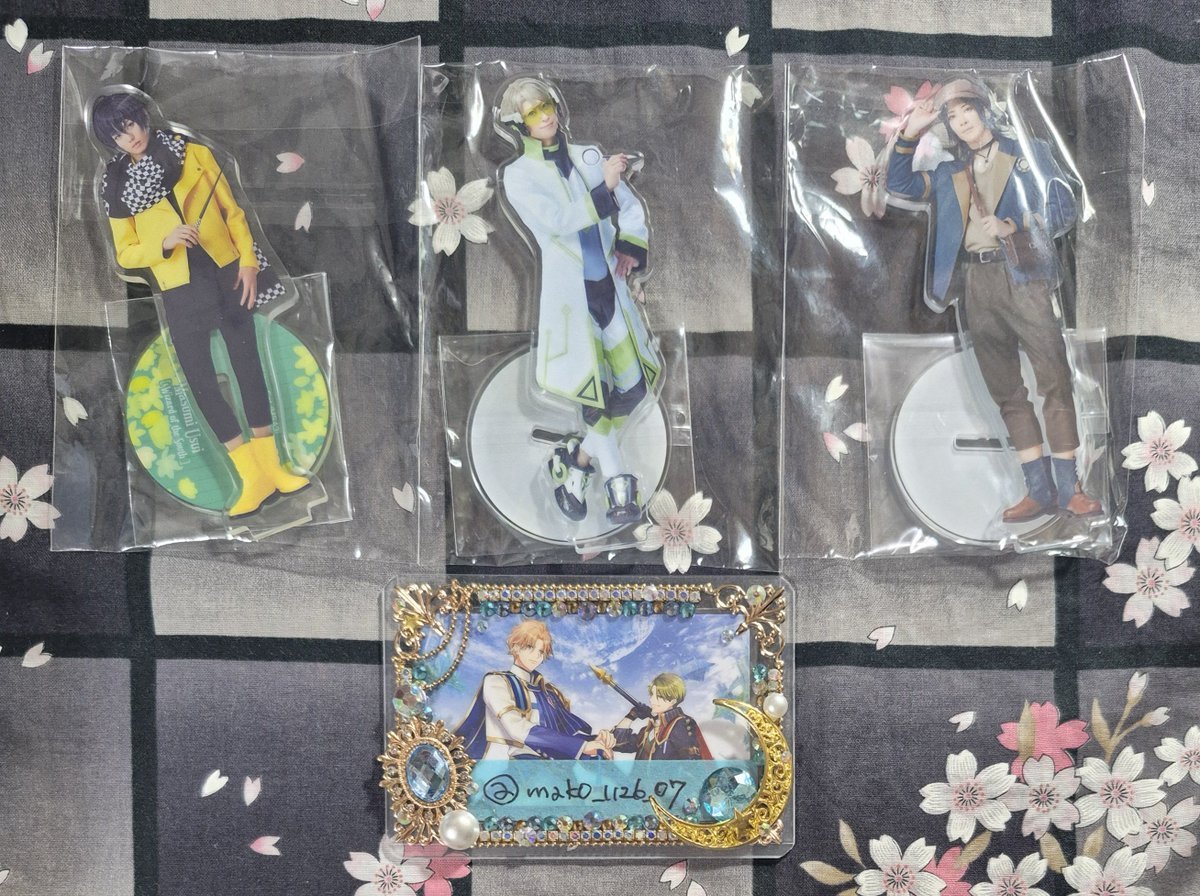 mako_1126_07's tweet photo. 【交換・譲渡】
エーステ アクリルスタンド アクスタ

譲：真澄 一成 莇

求：600円+送料
　　同異種 千景(MIX.⑤) 至(④⑤)

異種は画像2優先。
2:1の交換可。
検索からでもご連絡下さい。
宜しくお願い致します。

#まこお取引 https://t.co/Ddbm9EYIsi
