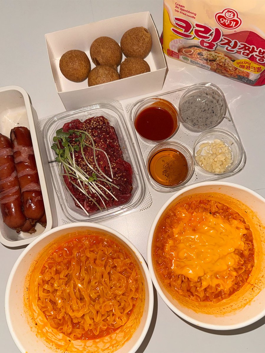 otoki_daily's tweet photo. 돈은 없지만 100개 먹고 싶은
오뚜기 크림진짬뽕입니다.

리뉴얼 기념으로
크짬 걸스나잇 열어써요 ><

기존보다 더 매콤꾸덕해진 크림진짬뽕( ˘༥˘ )

뚜친들하고도 걸스나잇 하려구 이벤트 준비해와떠욤
알티+팔로우해 주시면 추첨을 통해 나눠드릴게용!
(🤫이번엔 당첨자도 더 많이 뽑는다는 사실..!)