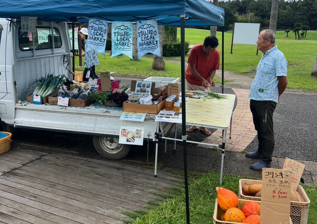 tsujidoukaihinp's tweet photo. 10/11(日) 「Tsujido Local Market」

今月も「辻堂ローカルマーケット」を開催します。
場所は海の広場周辺に戻ります。

公園で秋の訪れを感じ、
マーケットで秋の味覚を探して、
季節を楽しんで下さいね。

2026年10月11日(日)（雨天中止）
10：00～15：00
主催Tsujido Local Market実行委員会 https://t.co/xfdNnEEQXp