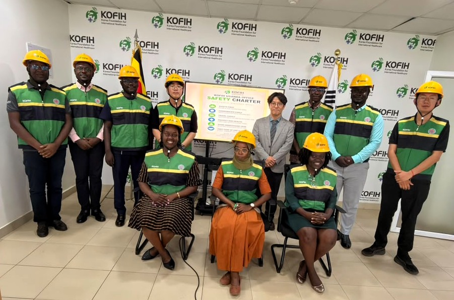 kofihuganda's tweet photo. KOFIH Uganda Office Safety Charter, launched by the Country Representative, Mr. @juwang_Baik, and @kofihuganda management and staff. @KavumaPrichard @KaliisaRuth @nasherifah @WaiswaErisaSi @achirosarah @gabrielssekito1 @arafsem @embassy_korea 
#KOFIH #OHS #Safety #safetycharter https://t.co/lxscEVRdOM