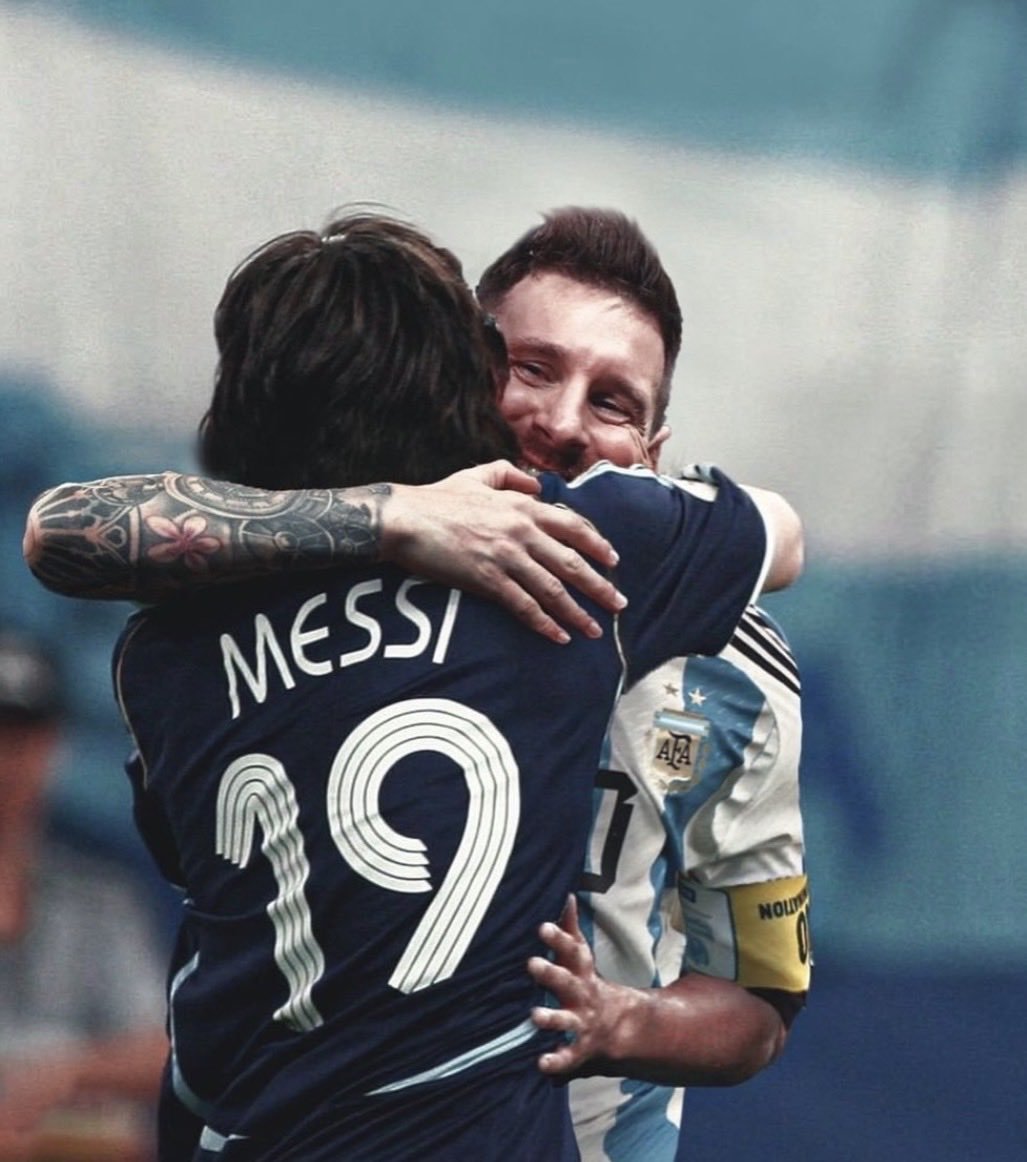 fabrizioprabono's tweet photo. Time flies so damn fast, man.

One day, the moments we thought would last forever become nothing but memories. The goals, the celebrations, the nights we stayed up just to watch him play, all of it slowly becomes a part of the past.

And maybe that's the hardest part.

Because there will never be another like him. Not another player who made football feel this magical, not another one who made millions of people fall in love with the game in the same way.

We were so lucky to witness him.

The God of the game, Lionel Andres Messi Cuccittini 🐐