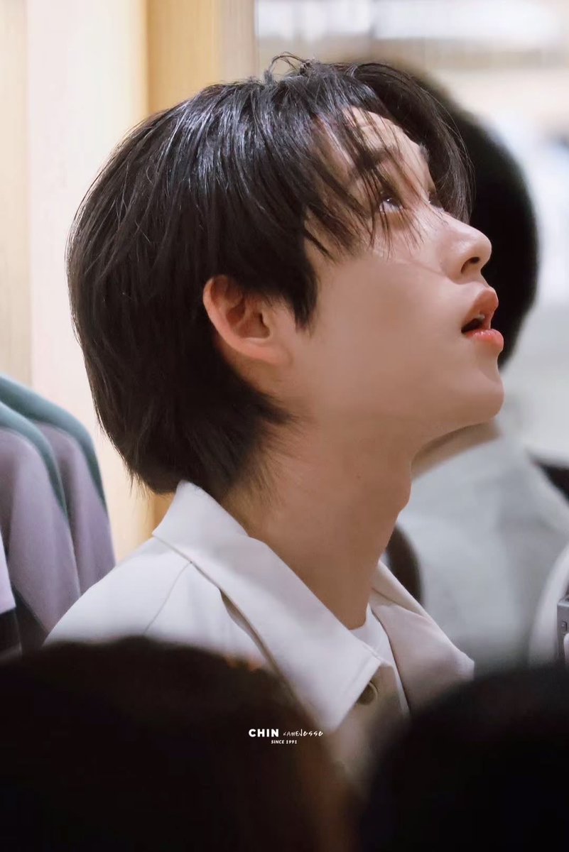 lovingjakrapatr's tweet photo. prettiest man i’ve ever seen in my life https://t.co/JwEM2rtApd