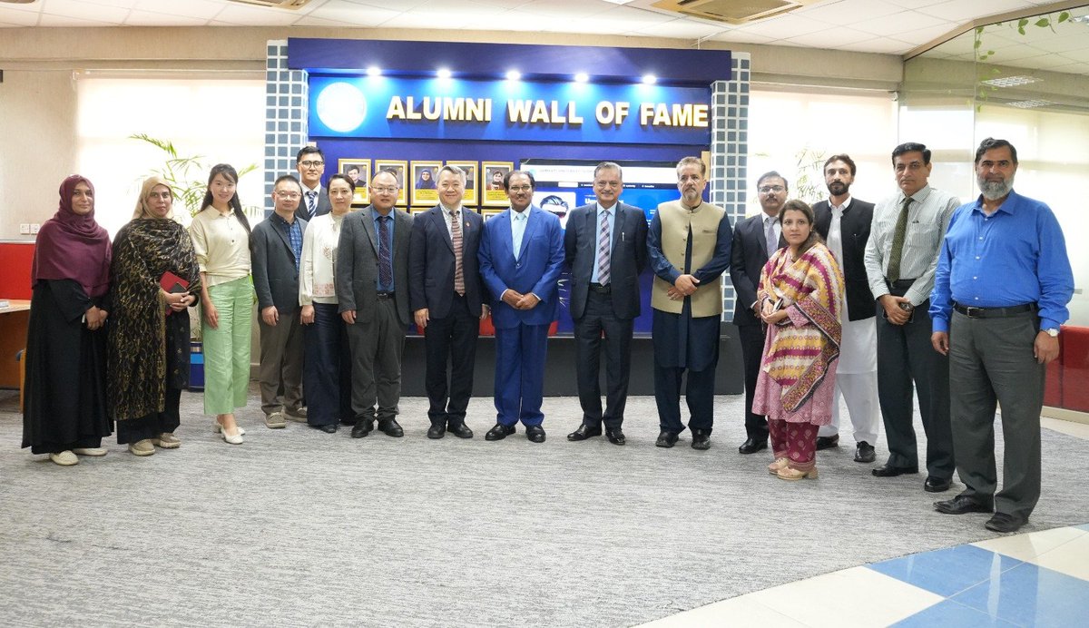 CUIofficial's tweet photo. Strengthening Pak-China academic ties! CUI proudly hosted a Fudan University delegation to advance joint research, student mobility, and introduce the JUSTCOOL PhD program for our science graduates. A proud moment for international collaboration under the CPEC Consortium.
#CUI #FudanUniversity #HigherEducation #COMSATS
