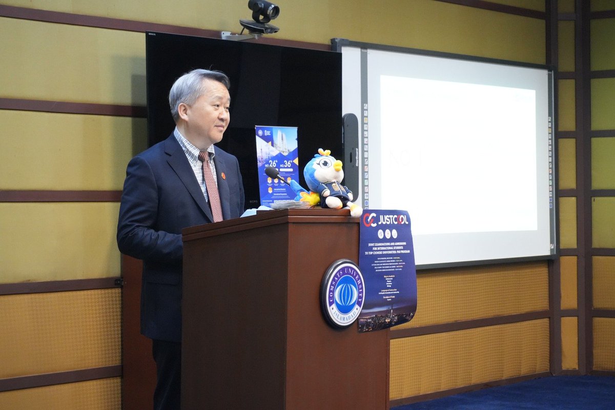 CUIofficial's tweet photo. Strengthening Pak-China academic ties! CUI proudly hosted a Fudan University delegation to advance joint research, student mobility, and introduce the JUSTCOOL PhD program for our science graduates. A proud moment for international collaboration under the CPEC Consortium.
#CUI #FudanUniversity #HigherEducation #COMSATS
