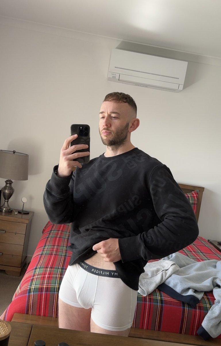 AshMel28's tweet photo. Fresh haircut, new jocks. Happy lad π€π» do you like them?
#jocks #tommyhilfiger #whitejocks #trunks #whiteunderwear #underwear #bulge #haircut #freshfade #lad https://t.co/NbDsrbq5ah