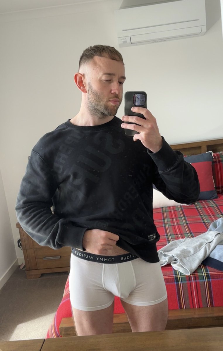 AshMel28's tweet photo. Fresh haircut, new jocks. Happy lad π€π» do you like them?
#jocks #tommyhilfiger #whitejocks #trunks #whiteunderwear #underwear #bulge #haircut #freshfade #lad https://t.co/NbDsrbq5ah