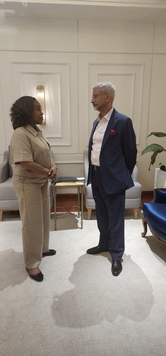 DrSJaishankar's tweet photo. Was so nice to see Secretary General of the Commonwealth @AyorkorBotchwey during our transit in Addis Ababa. https://t.co/15FBJtybD0