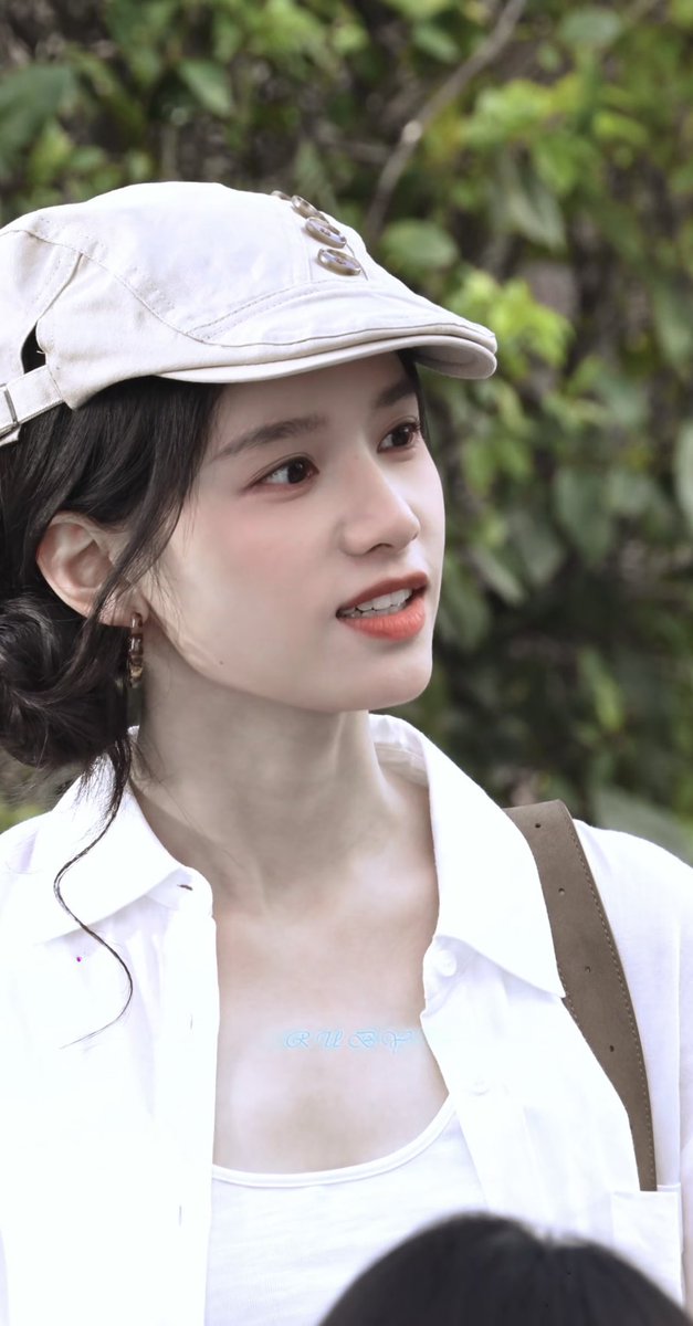 crbfvs's tweet photo. zhang jingyi in beret for the drama "on my way", so beautiful ✨ https://t.co/LX451yvykG