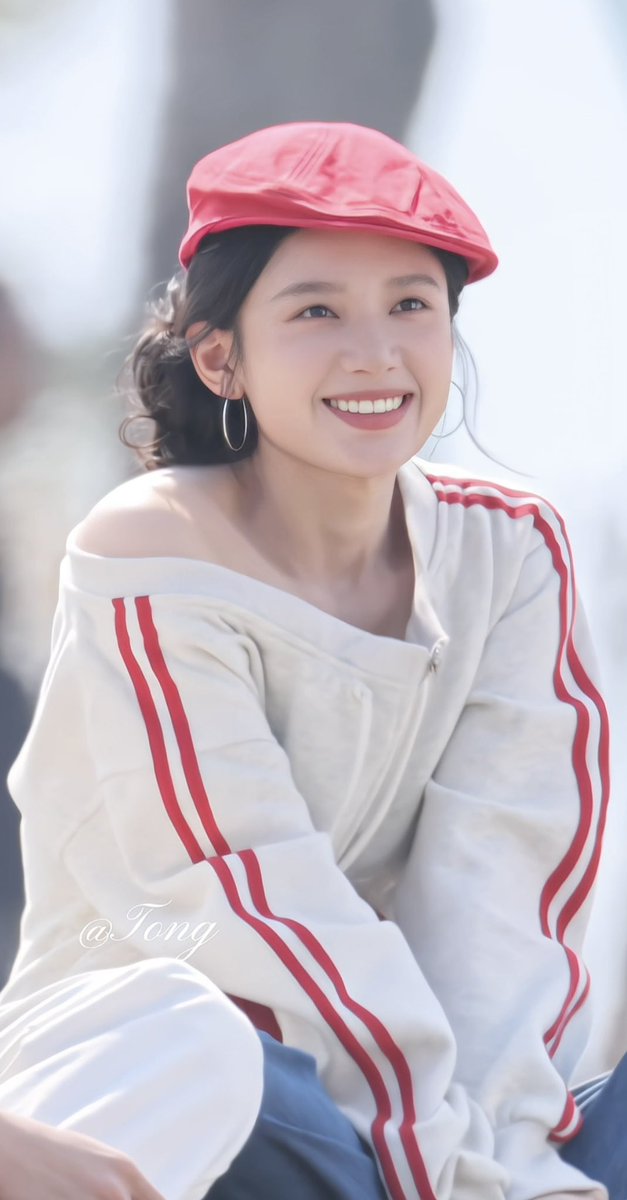 crbfvs's tweet photo. zhang jingyi in beret for the drama "on my way", so beautiful ✨ https://t.co/LX451yvykG