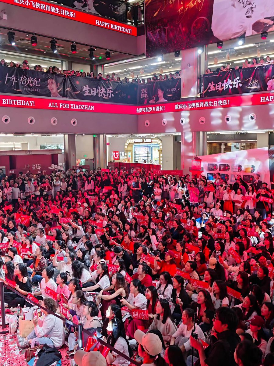 XZFCTH1005's tweet photo. ยิ่งใหญ่​สมศักดิ์ศรี​มากกกกก 👍🏻

ภาพบรรยากาศงานฉลองวันเกิด 35 ปี ของเซียวจ้าน จากฉงชิ่ง 🎂
จัดได้ยิ่งใหญ่ คนรักเซียวจ้านเยอะมากกกกกกกกกกกกกกกกกกกกกกกกกก
#XiaoZhan35RoyalCelebration #Happy35thBirthdayXiaoZhan 

📷: https://t.co/egBYzff2SD

#XiaoZhan #肖战 #เซียวจ้าน​
#XiaoZhanFCThailand