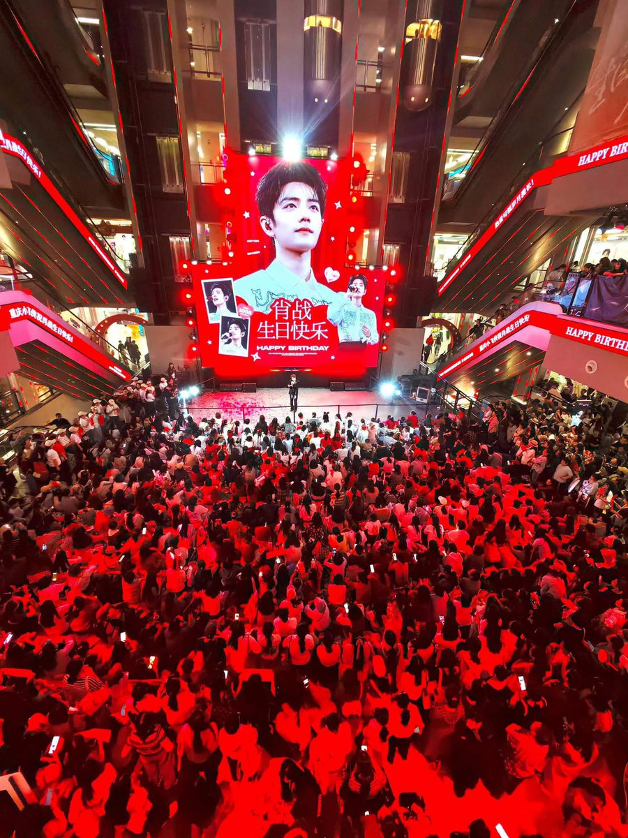 XZFCTH1005's tweet photo. ยิ่งใหญ่​สมศักดิ์ศรี​มากกกกก 👍🏻

ภาพบรรยากาศงานฉลองวันเกิด 35 ปี ของเซียวจ้าน จากฉงชิ่ง 🎂
จัดได้ยิ่งใหญ่ คนรักเซียวจ้านเยอะมากกกกกกกกกกกกกกกกกกกกกกกกกก
#XiaoZhan35RoyalCelebration #Happy35thBirthdayXiaoZhan 

📷: https://t.co/egBYzff2SD

#XiaoZhan #肖战 #เซียวจ้าน​
#XiaoZhanFCThailand