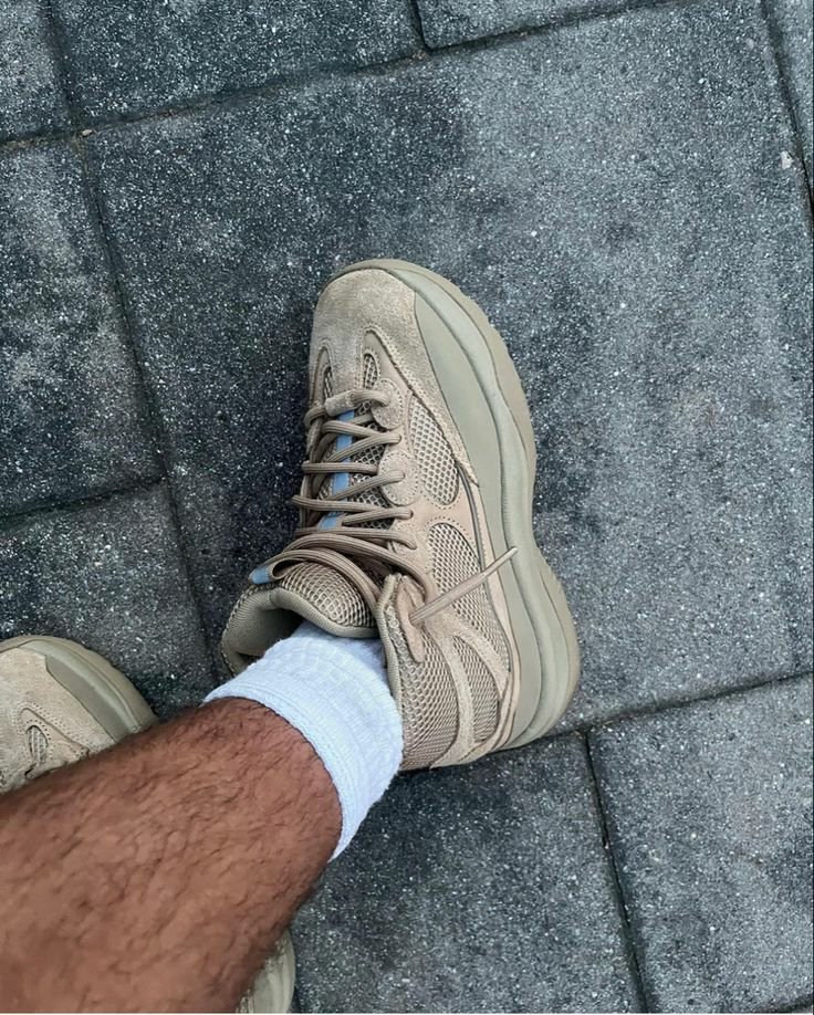 Simon04440's tweet photo. I will kill to have this. Yzy desert rat. https://t.co/tJ2oIMIxZY