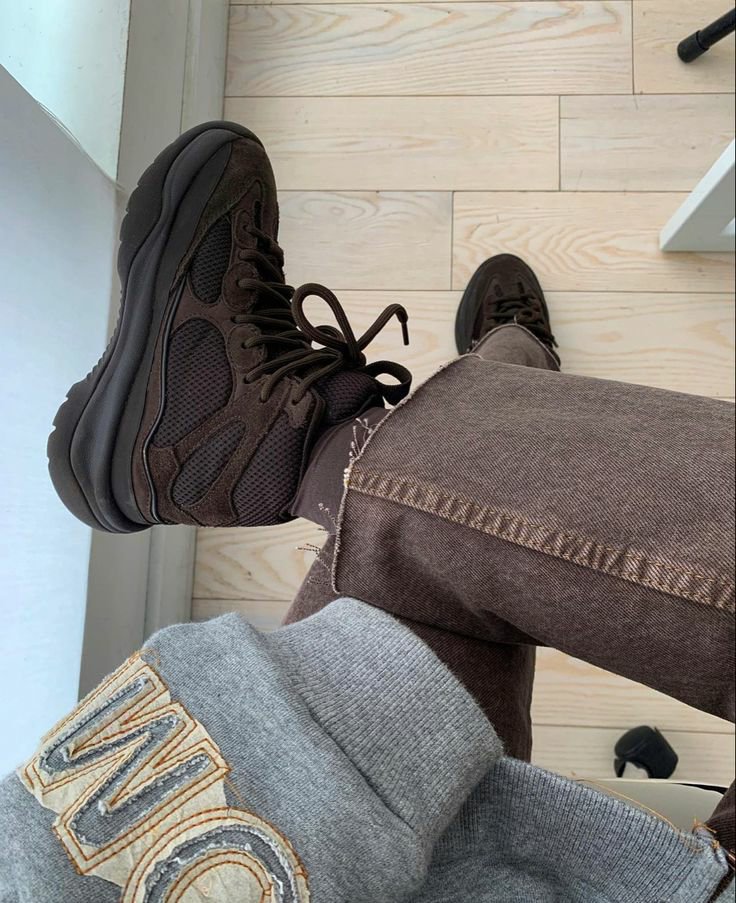 Simon04440's tweet photo. I will kill to have this. Yzy desert rat. https://t.co/tJ2oIMIxZY