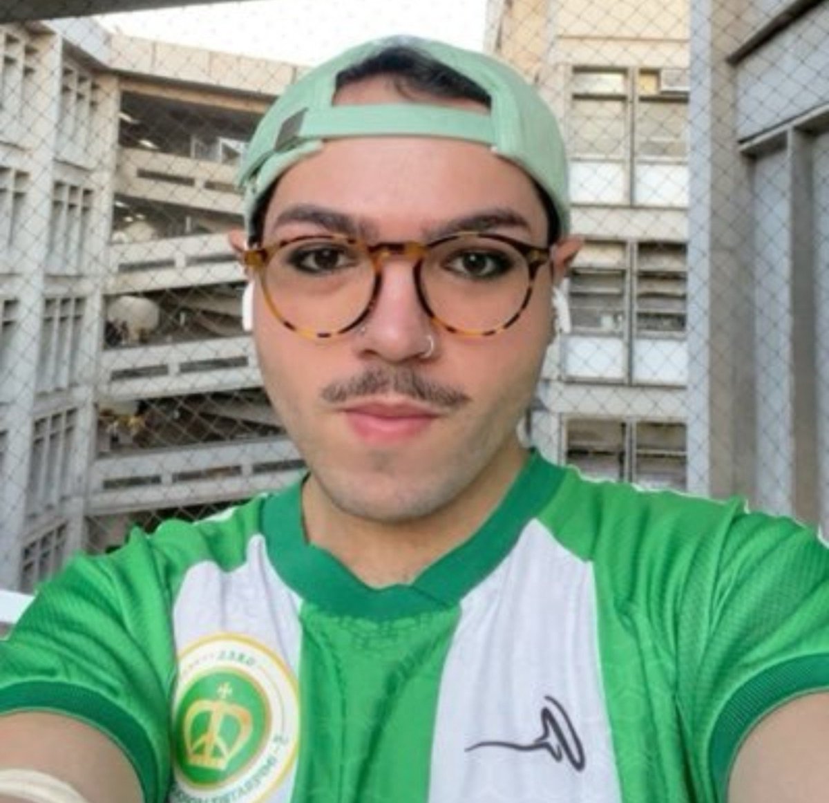 pitacoseco's tweet photo. "se, até o fim do dia, eu não meter a porrada em alguém na rua, saio no lucro" https://t.co/lrh1t0NioD