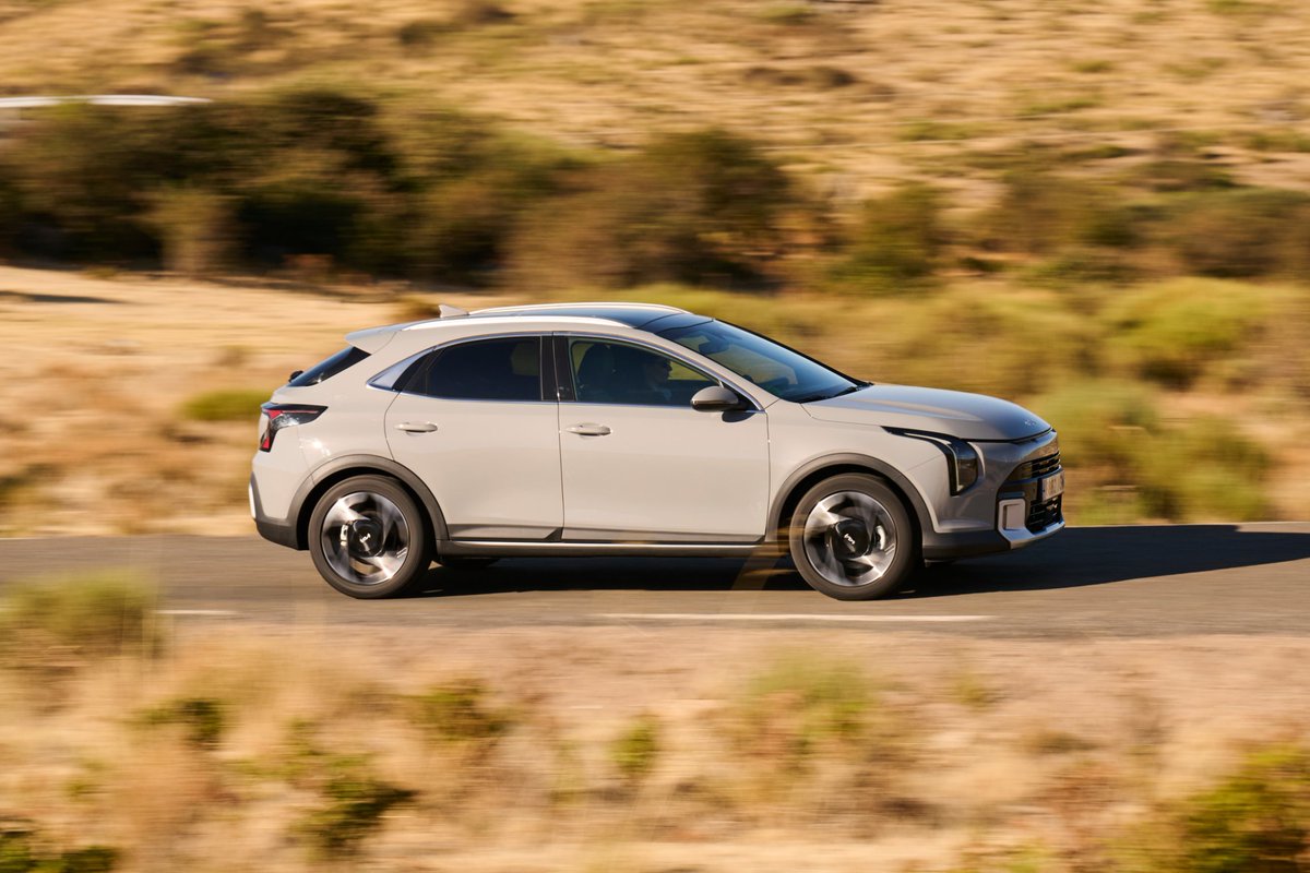 cochealia's tweet photo. Hay restylings que apenas cambian la percepción de un coche y otros que consiguen que lo mires dos veces, con el Kia XCeed 2026 me pasa claramente lo segundo. 

https://t.co/rjtagHU7Wi

#KiaXCeed #Kia #Automocion #Restyling #Cochealia #Motor https://t.co/HWSAbGWGib
