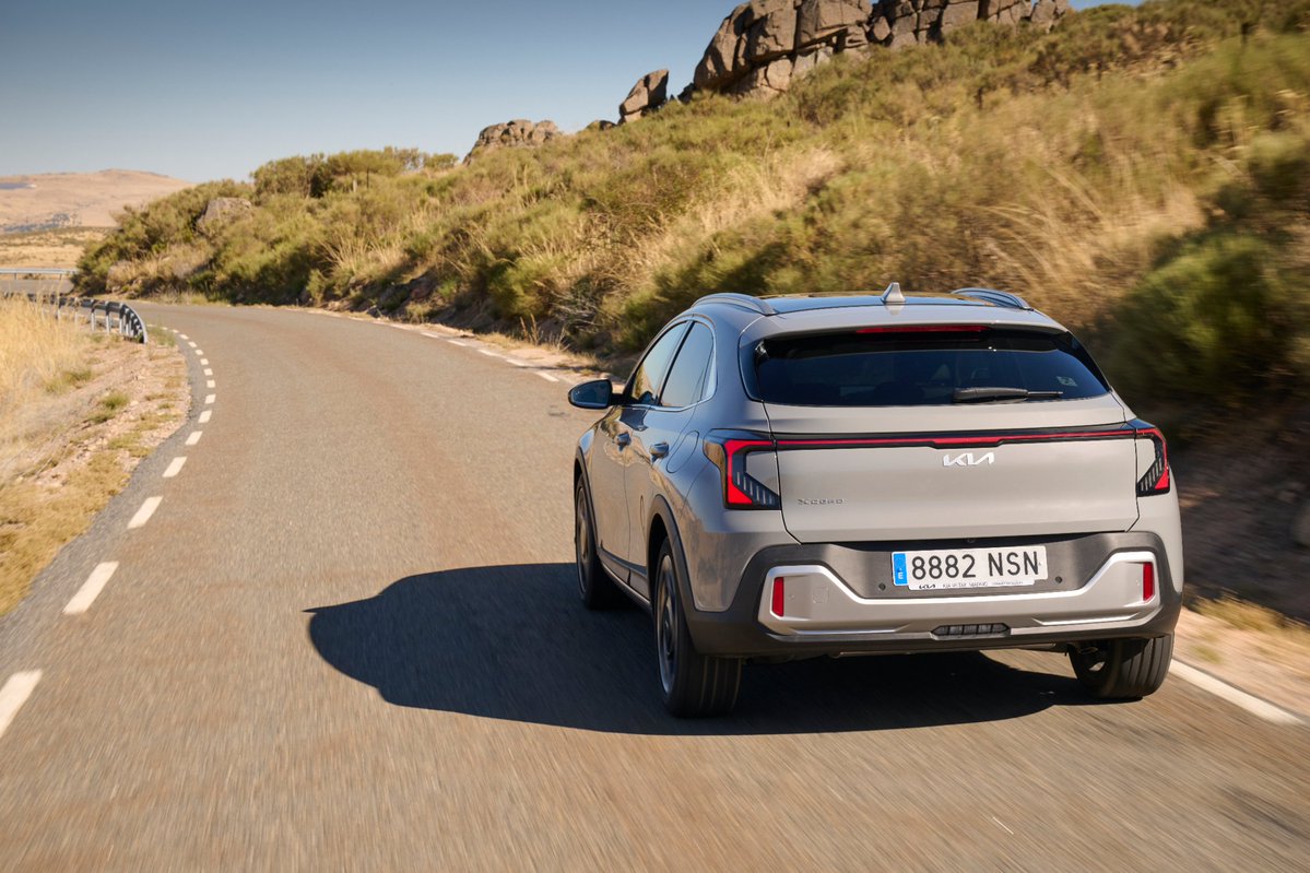 cochealia's tweet photo. Hay restylings que apenas cambian la percepción de un coche y otros que consiguen que lo mires dos veces, con el Kia XCeed 2026 me pasa claramente lo segundo. 

https://t.co/rjtagHU7Wi

#KiaXCeed #Kia #Automocion #Restyling #Cochealia #Motor https://t.co/HWSAbGWGib