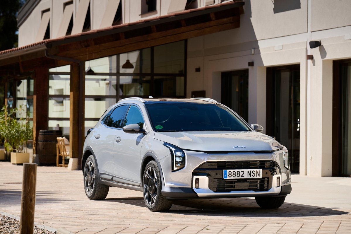 cochealia's tweet photo. Hay restylings que apenas cambian la percepción de un coche y otros que consiguen que lo mires dos veces, con el Kia XCeed 2026 me pasa claramente lo segundo. 

https://t.co/rjtagHU7Wi

#KiaXCeed #Kia #Automocion #Restyling #Cochealia #Motor https://t.co/HWSAbGWGib