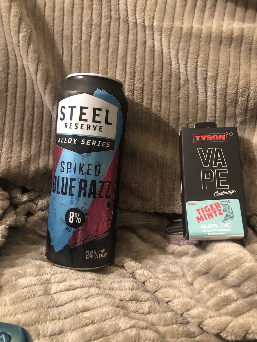 sage_rocks's tweet photo. #Goon Review
Trying it so you don’t have to 
Alcohol-Tasty 8/10 
Weed Cart-Minty 7/10 https://t.co/DbIkamO0ly