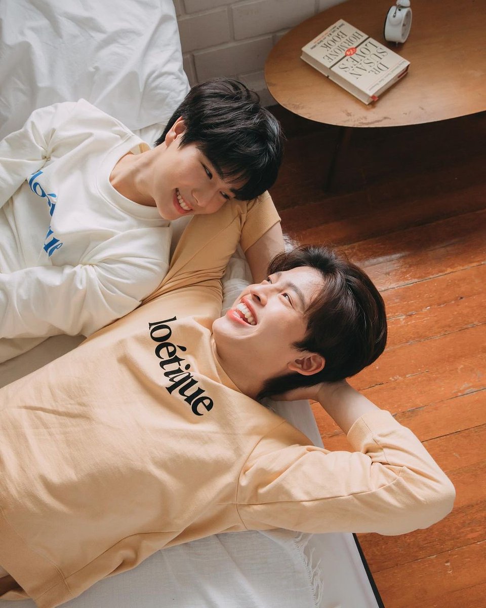 dejaBv6's tweet photo. 🐼 저는 잘 때 옆에 뭔가 없으면 안 돼요. 꼭 끌어안고 있지 않아도 괜찮고, 그냥 옆에 뭔가 놓여 있거나 제 위에 뭔가 올라와 있는 듯한 느낌이 필요해요.

ㅇㅇㅋ...... https://t.co/6cXysBABCg