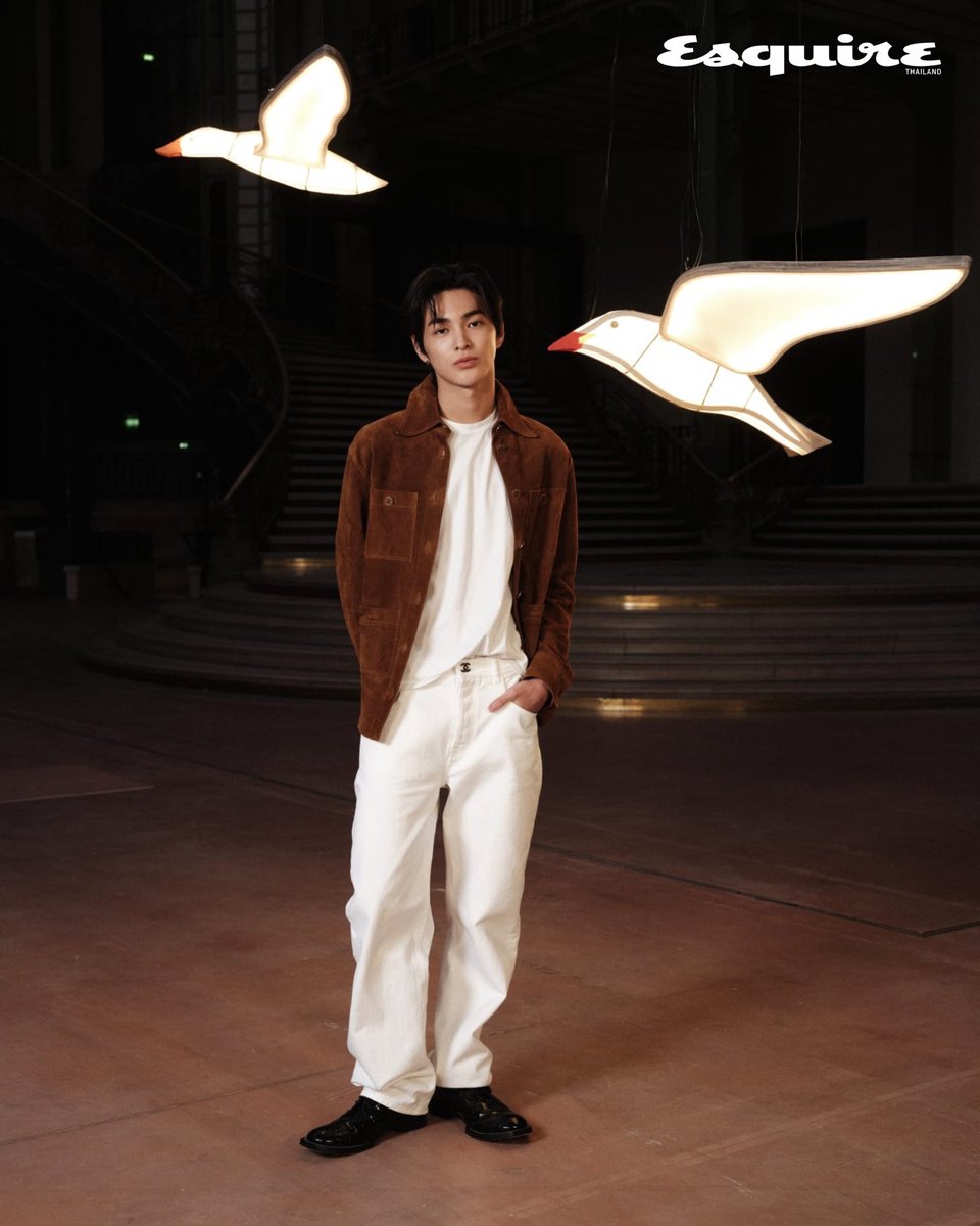 Esquire_Th's tweet photo. ชมลุคของเหล่าเซเลบริตี้ในโชว์ CHANEL คอลเล็กชั่นสุภาพสตรี Spring/Summer 2027 ซึ่งจัดขึ้น ณ Grand Palais ภายใต้การรังสรรค์ของ Matthieu Blazy ผู้อำนวยการฝ่ายศิลป์ด้านแฟชั่นของเมซง

#EsquireLOOKS
#CHANEL
#EsquireThailand 
#ManAtHisBest https://t.co/wjJCC5IaWx