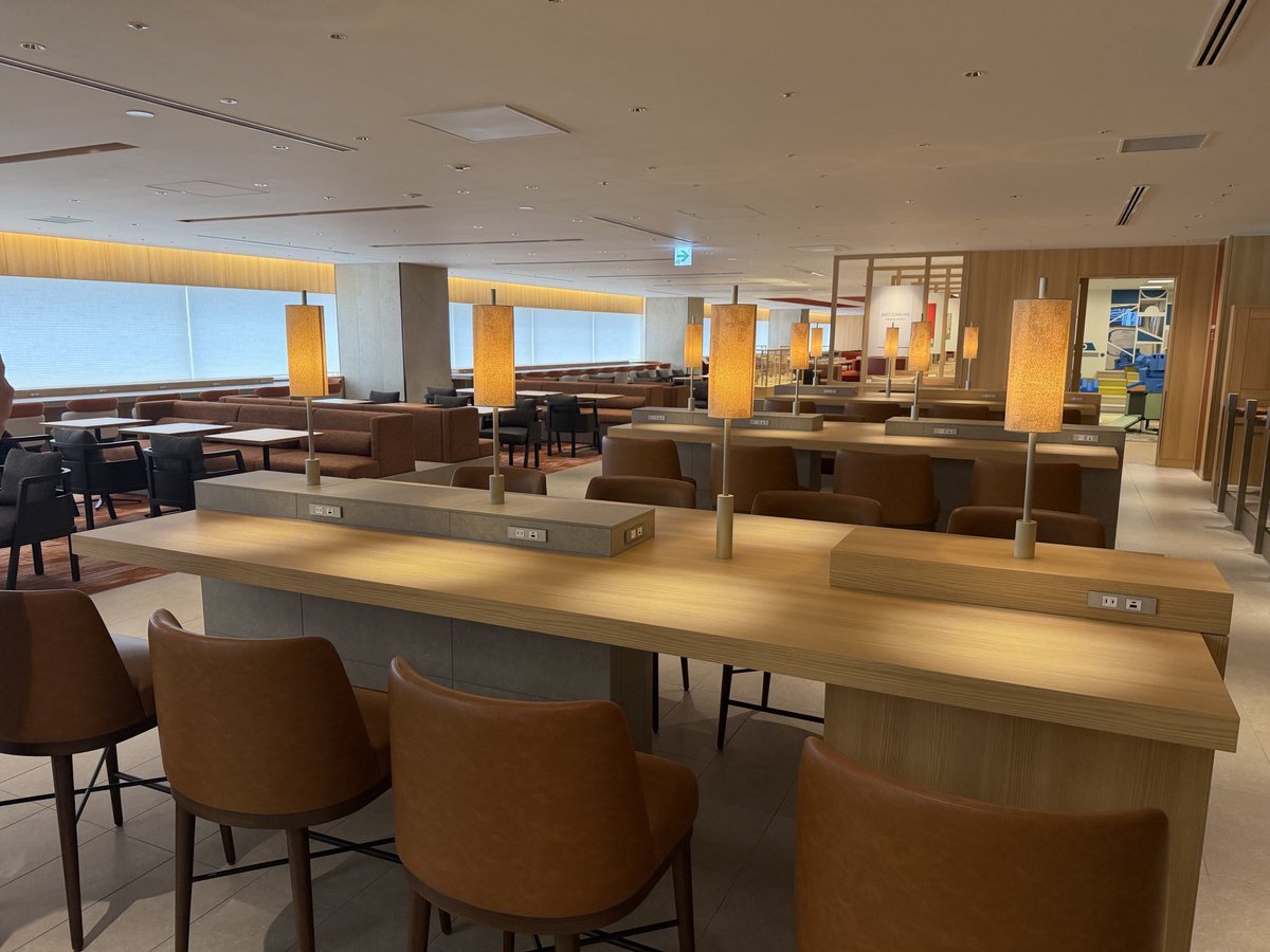 ikarosairline's tweet photo. JAL国内線ラウンジリニューアル記念イベントへ。羽田第1ターミナル北ウイングのラウンジが10/8（木）にリニューアル。ダイヤモンド・プレミアラウンジは「ファーストクラスラウンジ」へ、サクララウンジとともに生まれ変わります！イベントには井桁さんも登場！本誌12月号(10/30売)でもご紹介します！ https://t.co/5jU6p14YEo