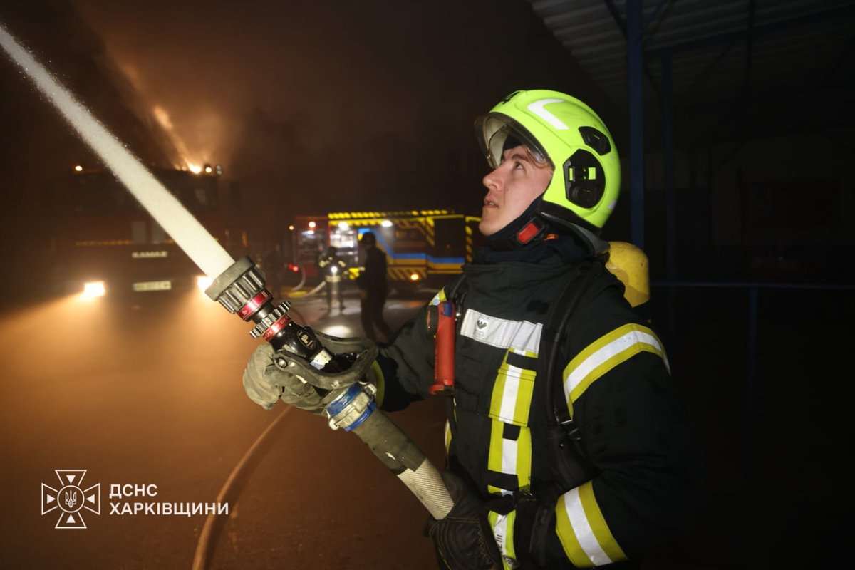 StudMedia's tweet photo. У ніч проти 6 жовтня росіяни атакували цивільне підприємство в Київському районі Харкова, внаслідок чого зайнялася складська будівля.

Як повідомили у ДСНС, жертв і постраждалих немає. https://t.co/EEc9V1kcxY