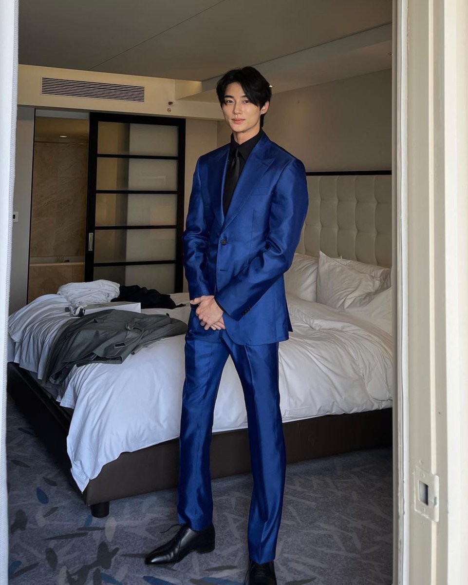 byeonwoonist's tweet photo. colored-suit wooseok is becoming a rare sight these days... https://t.co/CBUU58GDGX