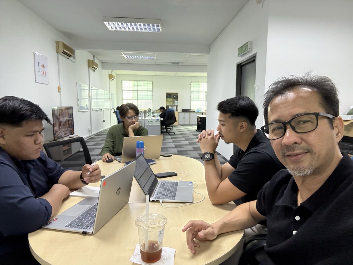 RoslanEffendi's tweet photo. Weekly team updates.
Keeping everyone aligned on the support, resources and actions required to win. ๐ช
#TeamLumeminds #WinningTogether https://t.co/GR02o0MOsN