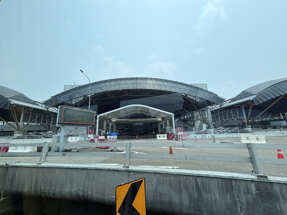 LpPhotog's tweet photo. Welcomed to Singapore @token2049 https://t.co/zq23UQxVur