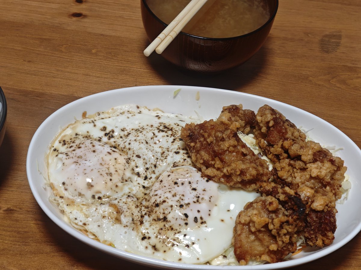 waku__suke's tweet photo. お昼。

唐揚げ定食。 https://t.co/MyjbuXCJLs