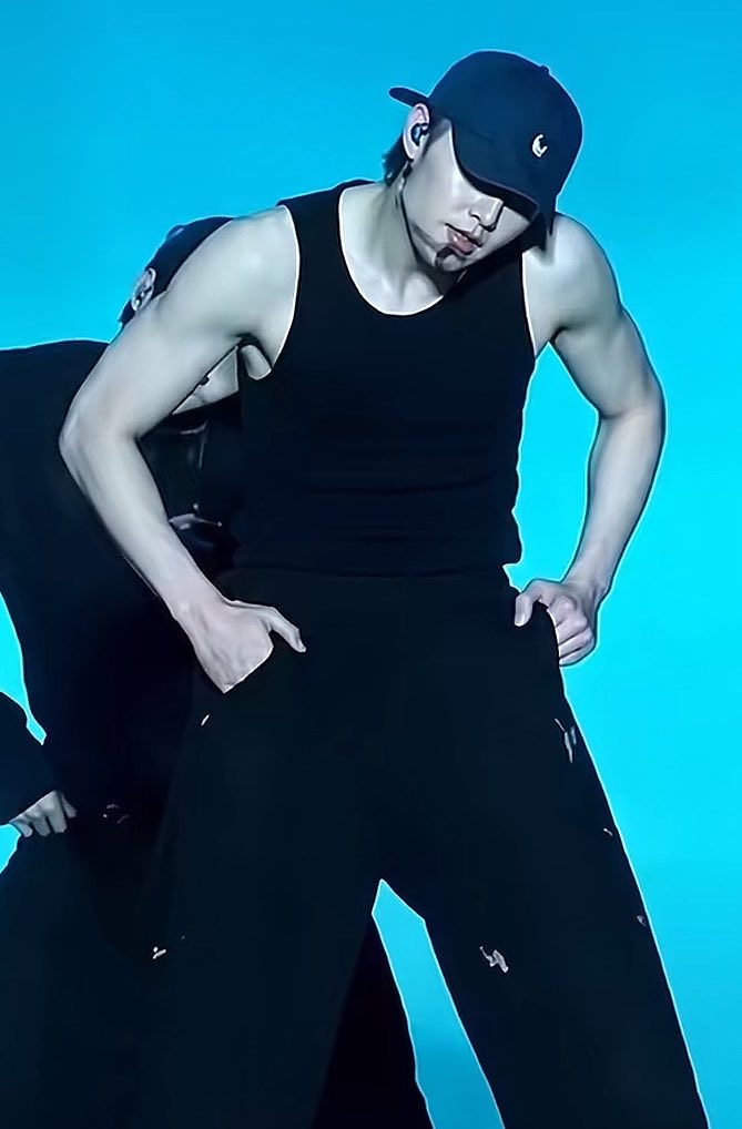 Angrande27's tweet photo. Hotter than my food 😍 https://t.co/BZz1xLxrnk