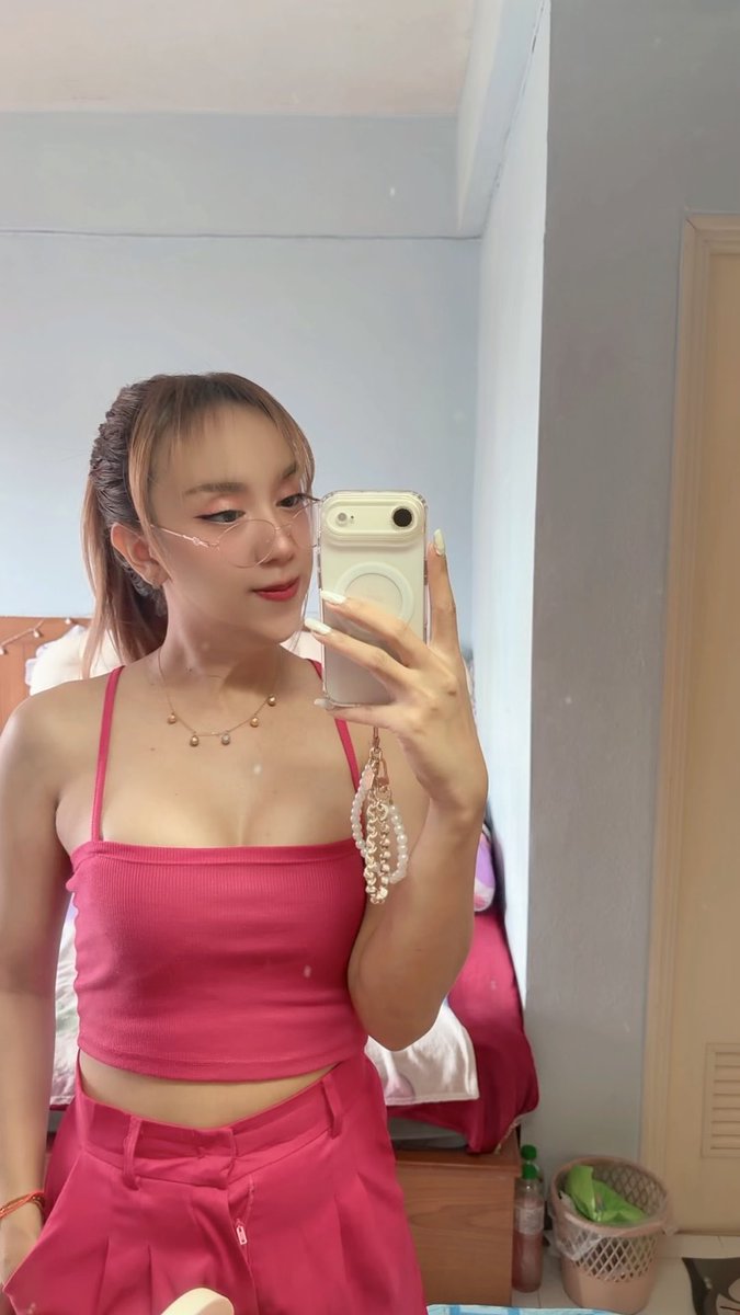 Neenew45's tweet photo. - ใส่เสื้อสีสดใส แล้วก็ใส่ความยิ้มลงไปในใจด้วยนะ 🎀💚
- ไม่ต้องสวยเหมือนใคร แค่เป็นตัวเองให้น่ารักก็พอแล้ว 💖😊 https://t.co/vg7zLNKiM9