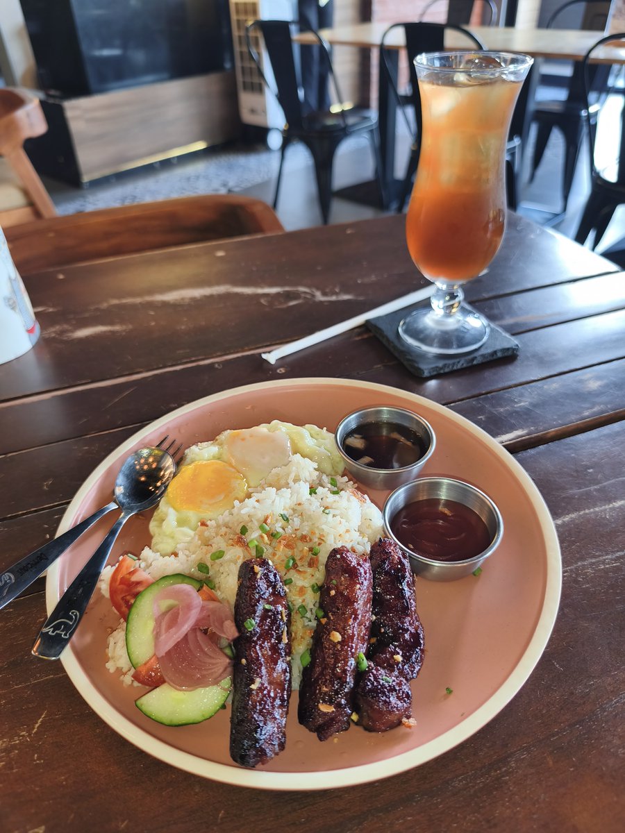 Dianerrick's tweet photo. Lunch 😋

#dianerrick #lunch #午餐 #AllDayBreakfast #dianepascual #marriedcouple #sweetcouple #夫妻 #derrickyu #chinoy #chineseactor #chineseactress #chinita #chinito #菲華演員會 #filipinochineseactor https://t.co/Q250jCOV9g