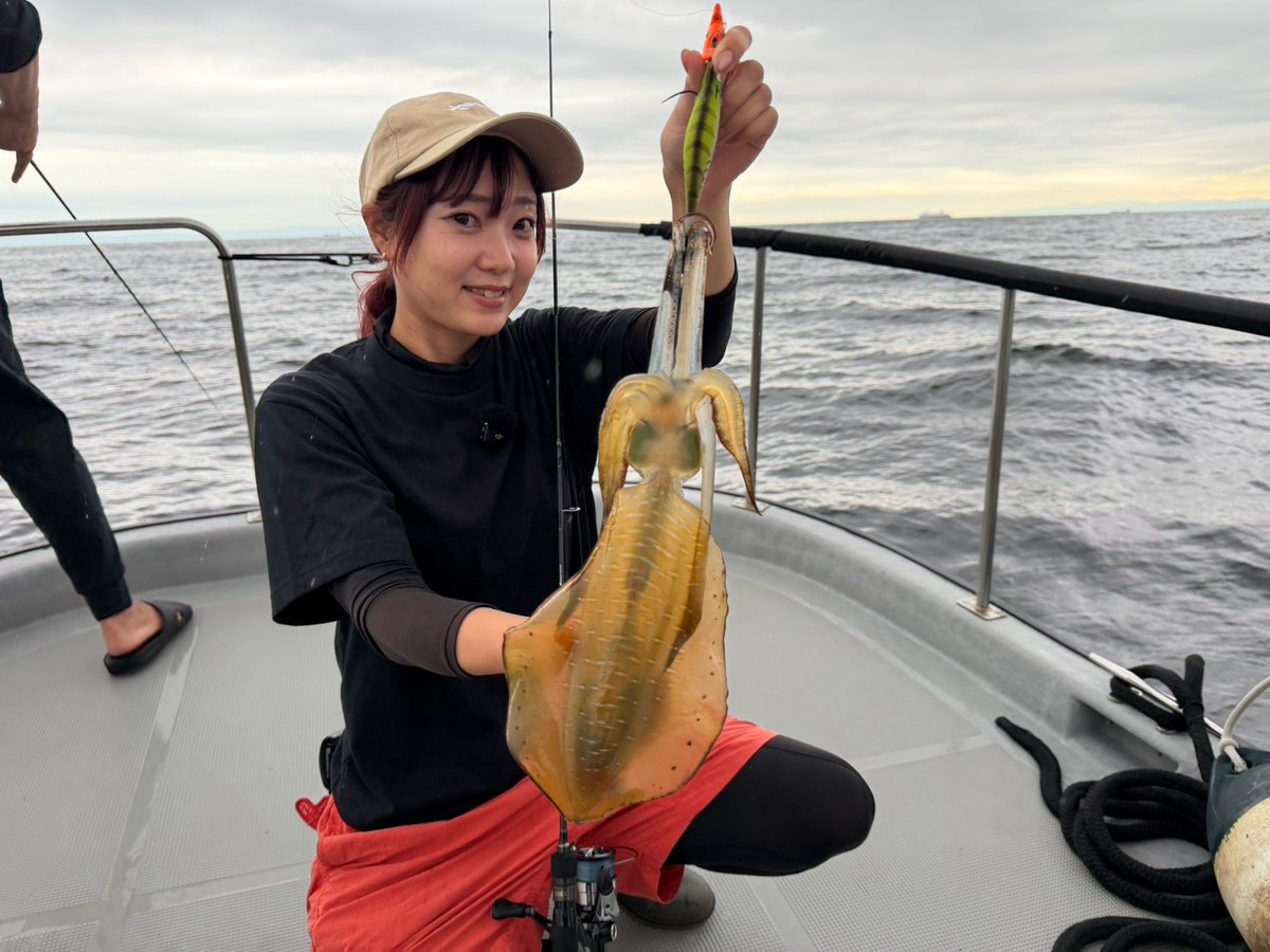 gattsurikansai's tweet photo. 📺#テレビ大阪 今週10/10(土)放送の #ガッ釣り関西 は
『兵庫県・神戸沖 #ティップラン で秋イカ攻略!』😃
#XBRAID のもんきーさんとのぞみが、これからハイシーズンを迎える #ティップランエギング に挑戦👍
秋は数釣りが楽しめるというが…はたして釣果は❓
お楽しみに😉🎵
#ガッ釣り #アオリイカ https://t.co/asHcKPFWtA
