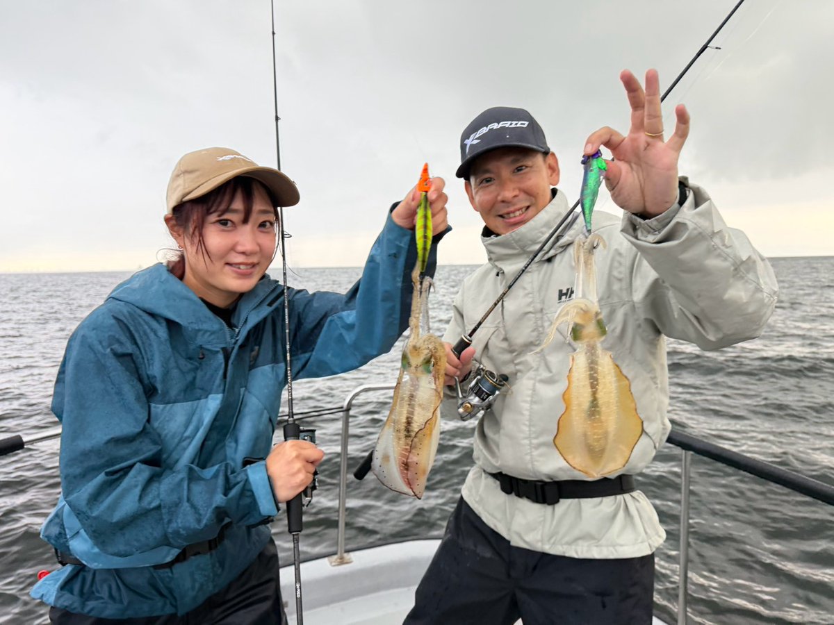 gattsurikansai's tweet photo. 📺#テレビ大阪 今週10/10(土)放送の #ガッ釣り関西 は
『兵庫県・神戸沖 #ティップラン で秋イカ攻略!』😃
#XBRAID のもんきーさんとのぞみが、これからハイシーズンを迎える #ティップランエギング に挑戦👍
秋は数釣りが楽しめるというが…はたして釣果は❓
お楽しみに😉🎵
#ガッ釣り #アオリイカ https://t.co/asHcKPFWtA