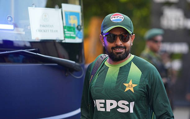 RayhamUnplugged's tweet photo. 🚨 BABAR DROPPED AFTER EMERGENCY MEETING! ����🇰

- Babar Azam was reportedly in Pakistan’s initial T20I plans for the Sri Lanka series.

- After the Asian Games final, the selection committee held an emergency meeting and decided to leave him out, with his recent domestic form cited as the reason. (Tabish Mir)