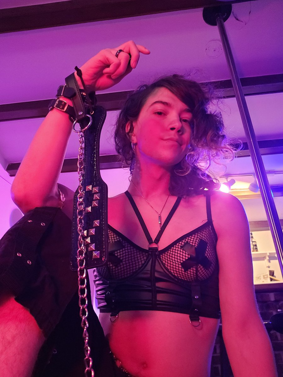 izzyfluffy7734's tweet photo. Thinking about how cute you'd look chained to a radiator 😏
#bdsm #femdom #bondage #dom #gothdommy #mistress #madam #tgirl #onlytrans #femboy #egirl https://t.co/RFYqgeMdf1