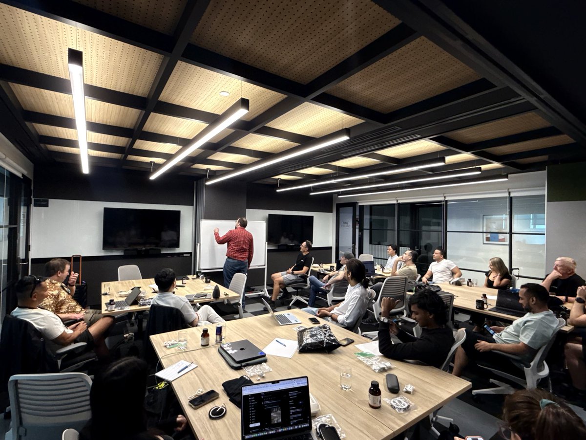 swandogs's tweet photo. Locked in with @MidnightNtwrk &amp; @IOHK_Charles workshopping all things Midnight.

Midnight have just added Solana support btw (watch this space) https://t.co/KFNthKgmoB