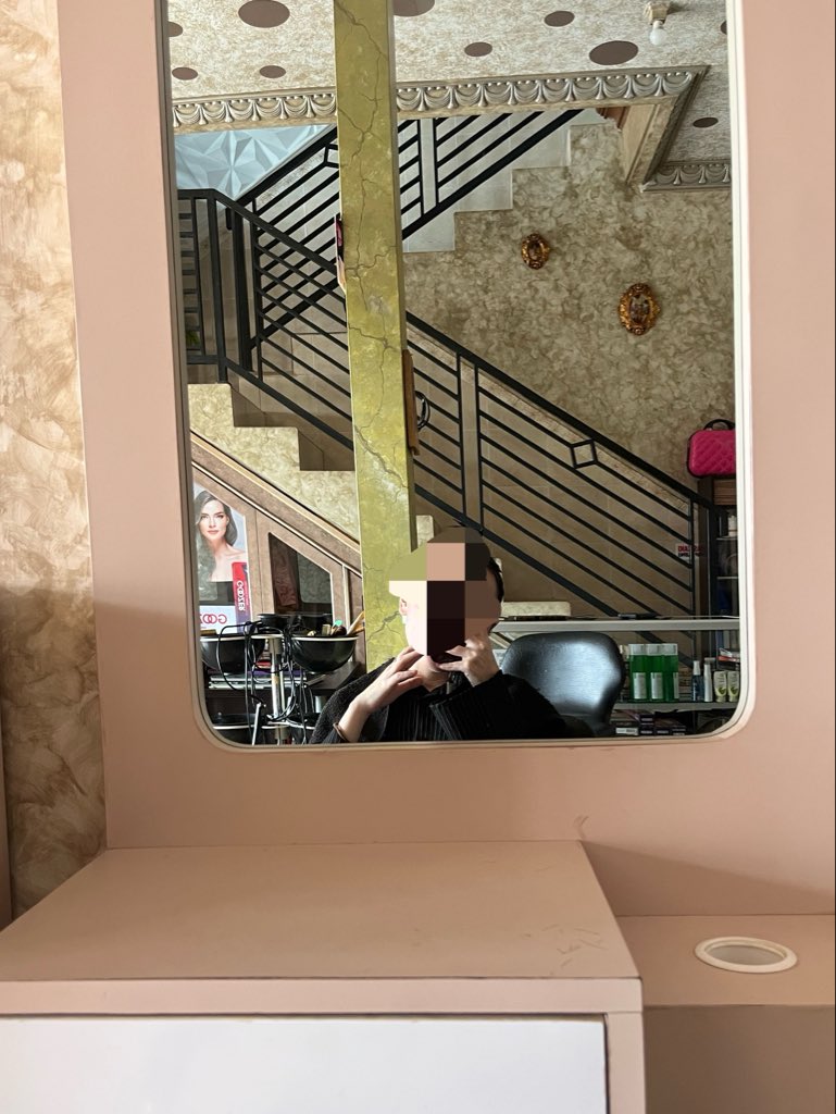 Holyfeatherrr's tweet photo. bye long hair💇🏼‍♀️✨ https://t.co/7YSiwUrqNY