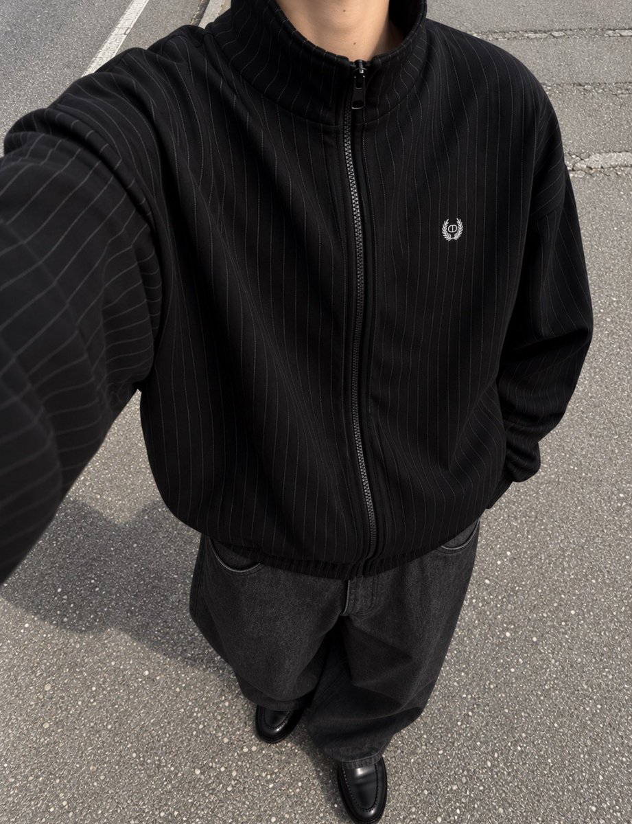 redram_psy's tweet photo. ストライプのトラックジャケットかっこかわいい https://t.co/cM1ogXj8yI