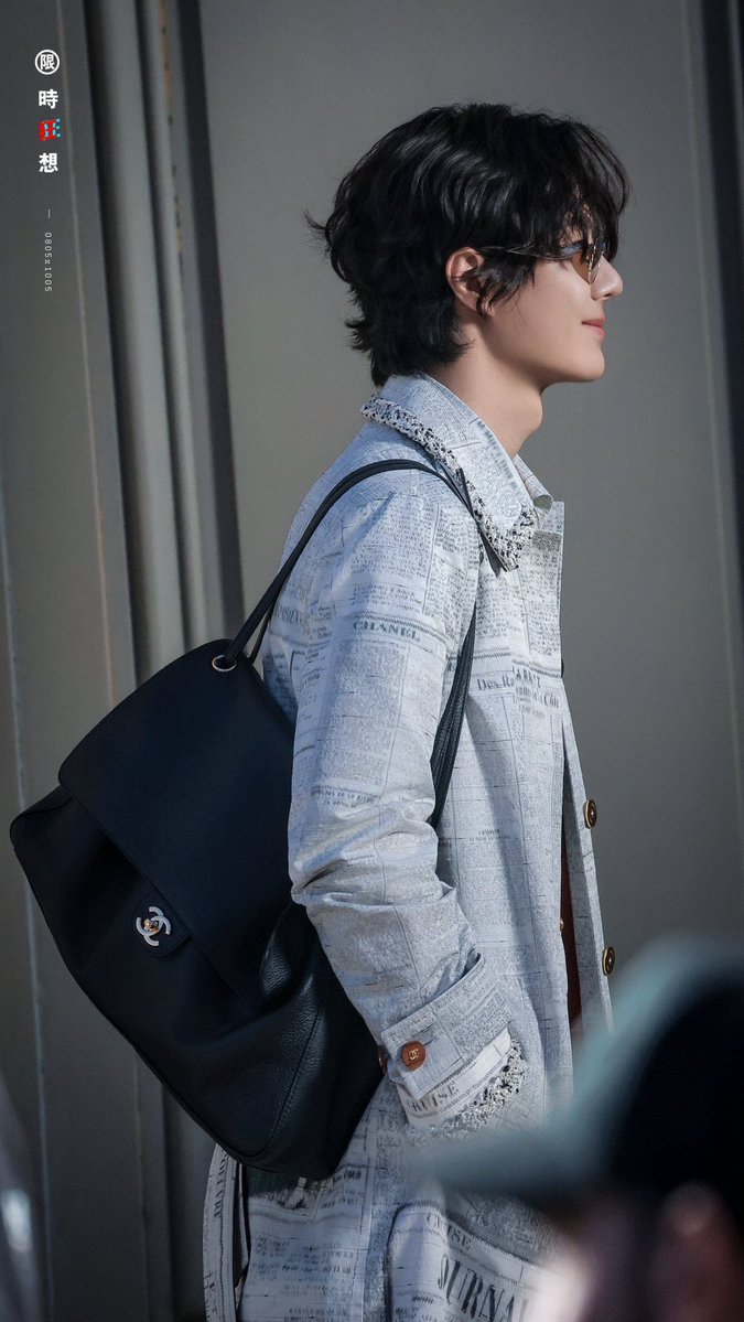 giegriffin's tweet photo. เป็นผู้ชายที่ลุค Unisex มาก ๆ จับใส่อะไรทั้งของผู้ชายผู้หญิงคือเอาอยู่หมด

WANG YIBO CHANELShowSS27
#WangYiboPFWSS27xCHANEL
#WangYibo
#CHANELShow https://t.co/IgUPWk9OQy